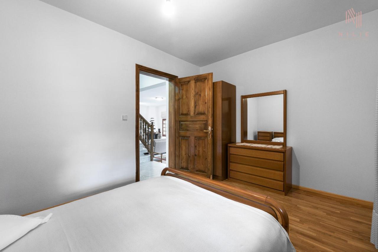Classico, Nilie Hospitality Mgmt Foustani Buitenkant foto